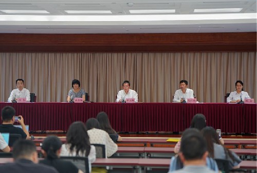 7月31日，国家能源局举行新闻发布会，发布上半年能源形势和可再生能源并网运行情况